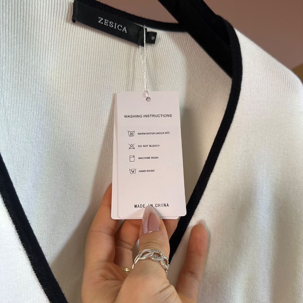 NWT Classy Knit Gold Button Cardigan W/ Black & White Contrast - Picture 5 of 8